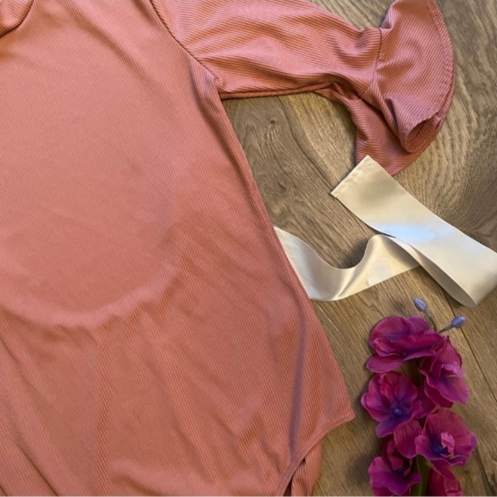 Timing Open Back Bodysuit - Picture 4 of 9